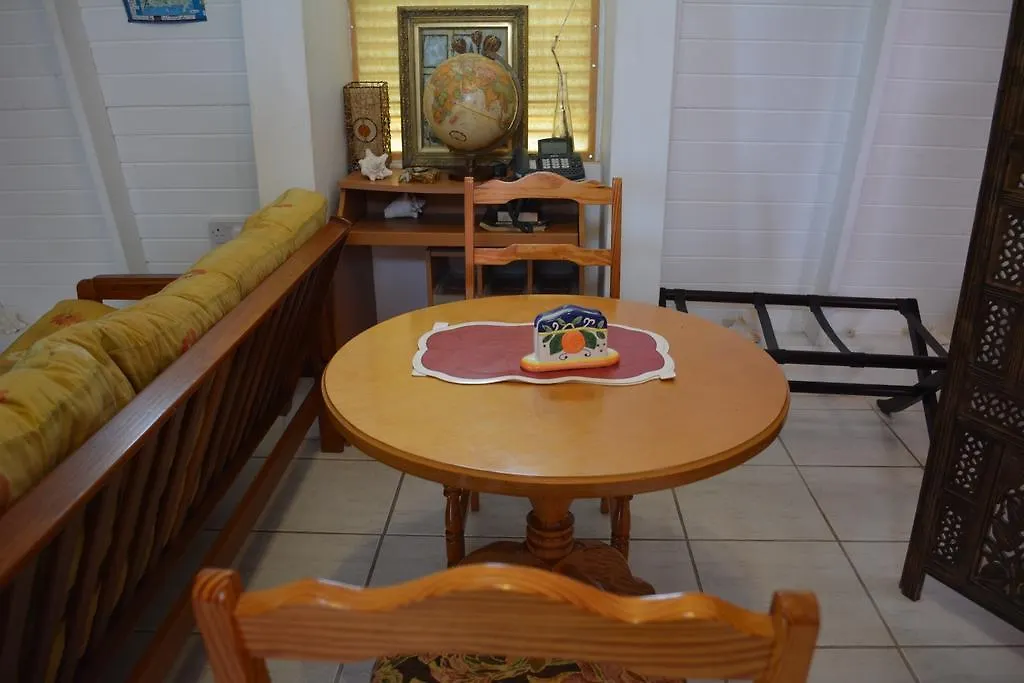 Fairview Guest House Kingstown 3*,